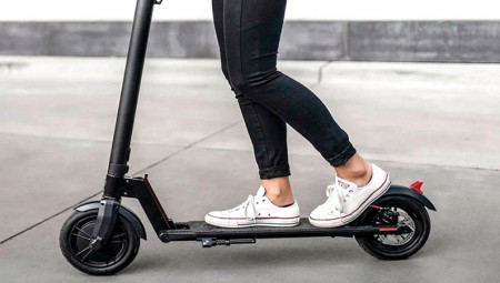 بريطانيا.. وفاة مراهقة بعد اصطدام سكوترها الإلكتروني بشاحنة صغيرة