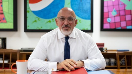 وزير التعليم البريطاني: يجب ترك الآراء السياسية خارج الفصول وعدم فرضها على التلاميذ