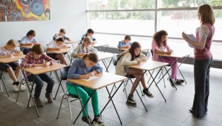 بريطانيا.. تعرف على أيام العطلات  المدرسية الرسمية لعام 2022