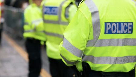 الشرطة البريطانية تحيل بلاغات المهاجرين المعنفين لسلطات تنفيذ قوانين الهجرة وتجعلهم ضحايا مرتين