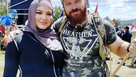 استرالي يعتنق الإسلام بعد سنوات من معاداته: الغرب أضل طريقي بالكحول، والمواد الإباحية، والمخدرات