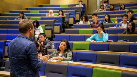 واحد من بين كل 5 طلاب جامعيين يفكر في الانسحاب من الدراسة بسبب أزمة تكاليف المعيشة