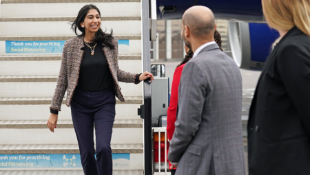 سويلا بريفرمان تصل الأراضي الرواندية للتأكيد على التزامها بصفقة ترحيل المهاجرين