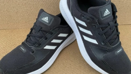 مدرسة بريطانية تعاقب طفلاً مصاباً بالتوحد رفض ارتداء حذاء احتياطي موجود في المدرسة... والأم تعلق