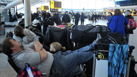 مطار هيثرو يطالب شركات الطيران بوقف بيع التذاكر لعيد الفصح... والسبب إضرابات العمال