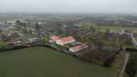 مجلس مقاطعة إسيكس: سنقاضي وزارة الداخلية لوقف خطط نقل طالبي اللجوء إلى مطار ويذرسفيلد