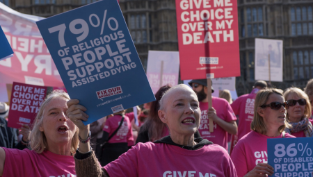 مطالبات بتشريع مساعده الغير على الموت في المملكة المتحدة... إليك التفاصيل!
