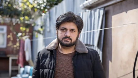 طالب باكستاني يواجه الترحيل من بريطانيا.. والسبب وصوله قبل موعد الالتحاق بجامعته