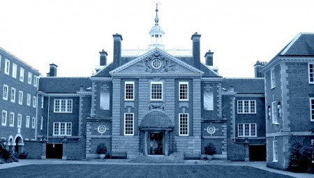 كلية أكسفورد تجبر طالبة على عدم الحديث بشأن حادثة اغتصاب  تعرضت لها في السكن الجامعي