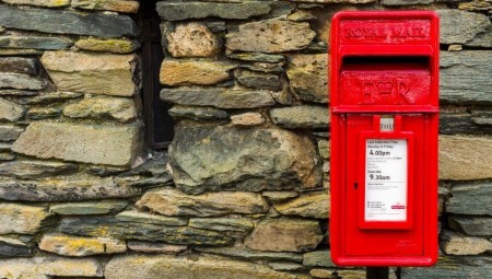 بريطانيا: ارتفاع أسعار الطوابع البريدية.. واتهام Royal Mail برفعها لتحقيق أرباح للشركة
