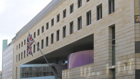 حارس سابق لدى السفارة البريطانية في برلين يواجه تهما بالتجسس لصالح روسيا