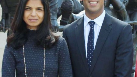 فيديو: جونسون يدافع عن وزير المالية بعد فضيحة تهرب زوجته من الضرائب