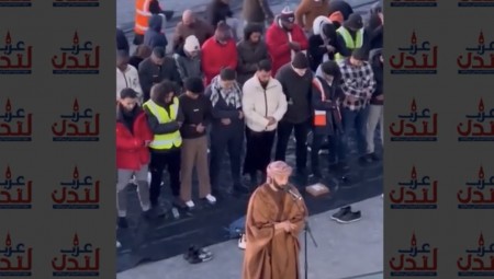 بالفيديو.. الشيخ الليبي أحمد القطعاني يؤمّ بمسلمي بريطانيا صلاة المغرب وسط ساحة ليفربول