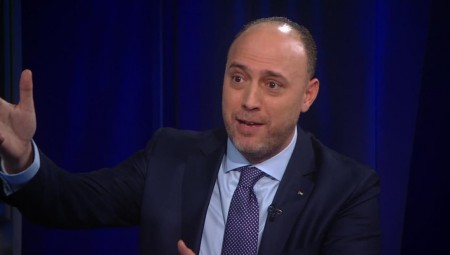 فيديو: رد السفير الفلسطيني حسام زملط على سؤال مذيعة حول الموقف الفلسطيني من عملية ديزينجوف في تل أبيب