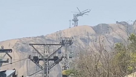 فيديو: لحظة درامية.. سلاح الجو ينقذ سائحاً محاصراً في التلفريك