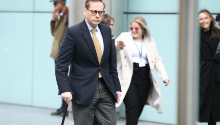 طرد النائب عمران خان من حزب المحافظين بعد إدانته بالاعتداء الجنسي على صبي