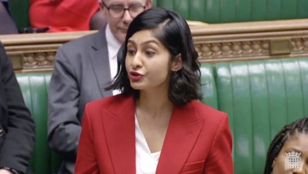 فيديو: النائبة المسلمة زارا سلطانة تشن أعنف هجوم على بوريس جونسون