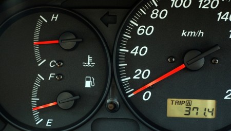 بريطانيا ترفض تبني قوانين الاتحاد الأوروبي التي تتطلب وضع محددات السرعة للسيارات