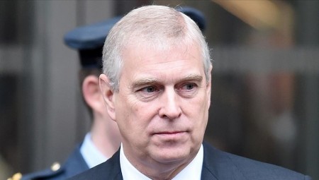 مدينة يورك تجرد الأمير أندرو من جائزة  الحرية الفخرية وتطالبة بالتخلي عن لقب الدوق