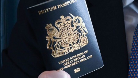 طلبات الحصول على جواز سفر تشهد أعلى مستويات لها وفترات الانتظار تصل إلى 10 أسابيع