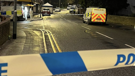 مقتل مراهق طعناً حتى الموت وإصابة آخر بعد تعرضهما للهجوم أثناء سفرهما عبر ليدز