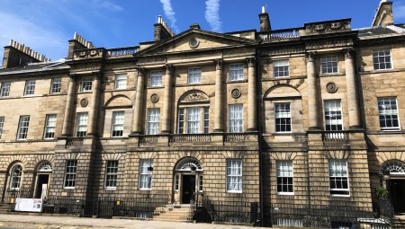 الشرطة الاسكتلندية تعتقل رجل بعد تصرفه بشكل مريب حول مقر إقامة حمزة يوسف