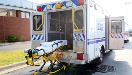 في حادثة غريبة.. مريض يسرق سيارة إسعاف أقلته إلى المستشفى 