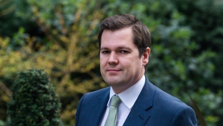 وزيرالهجرة يحرم من القيادة لمدة 6 أشهر بأمر من المحكمة