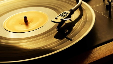 السجن لرجل جمع 1.2 مليون جنيه من بيع اسطوانات موسيقى مزيفة