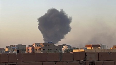 بريطانيا تجلي دبلوماسييها من السودان في ساعات الليل المتأخرة