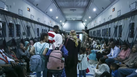 بريطانيا تنهي عمليات إجلاء رعاياها من السودان مع آخر رحلة انطلقت يوم أمس السبت