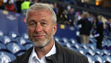 لندن تجمد أصولا بقيمة 12 مليار يورو عائدة لمقر بين اثنين من أبراموفيتش
