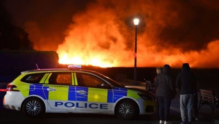 حرائق تستعر قرب ليفربول