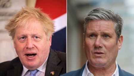 استطلاع: أكثر من نصف الناخبين سيختارون كير ستارمر على بوريس جونسون