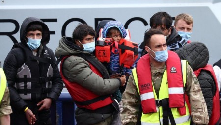 بريطانيا.. قوة الحدود تعترض عدة قوارب صغيرة تحمل 254 مهاجرا