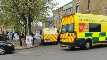 بريطانيا.. طعن شاب عشريني في مسجد برادفورد أول أيام عيد الفطر