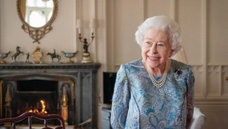 بريطانيا.. الجيش يحقق بشأن رجل ادعى أنه قس وقضى ليلة مع حرس الملكة إليزابيث