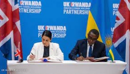 بشكل غير مباشر..الحكومة تعترف بأن سياسة ترحيل اللاجئين إلى رواندا غير قابلة للتنفيذ