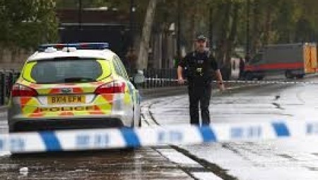 فيديو: تطويق منطقة وسمنستر آبي بسبب مزاعم بوجود قنبلة