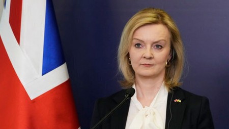 وزيرة الخارجية البريطانية تعرب عن حزنها إزاء استشهاد أبو عاقلة
