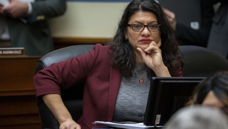 فيديو: النائبة رشيدة طليب تقف دقيقة صمت في البرلمان الأمريكي لروح الشهيدة شيرين أبو عاقلة