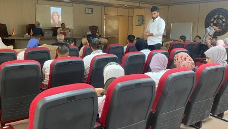 المحامية والمستشارة القانونية نادية البزاز تحاضر في المعهد التقني في البصرة حول دور المرأة في حفظ السلام
