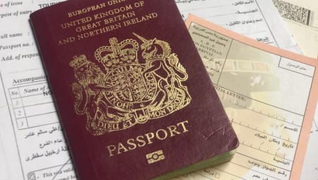 جونسون يثير الجدل بقوله إن تجديد جوازات السفر يستغرق من 4 إلى 6 أسابيع