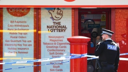 بريطانيا..رجل مسلح يطلق النار على موظفي مكتب البريد بعد رفضهم تسليمه النقود