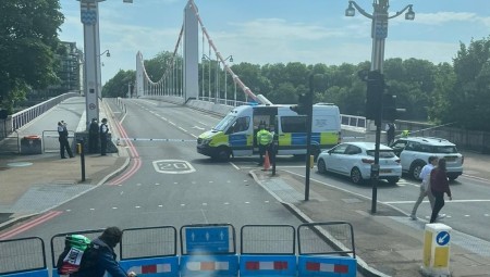 إنقاذ رجل من نهر التايمز بعد محاولة الشرطة اعتقاله باستخدام الصاعق الكهربائي