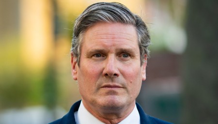 فيديو: زعيم حزب العمال يهاجم المحافظين بعد تصويتهم لبقاء بوريس جونسون في منصبه