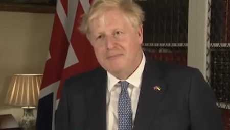 فيديو: أول تصريح لجونسون بعد نجاته من العزل