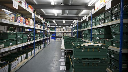 أزمة المعيشة في بريطانيا تقلل حجم التبرعات.. وبنوك الطعام أصبحت شبه فارغة