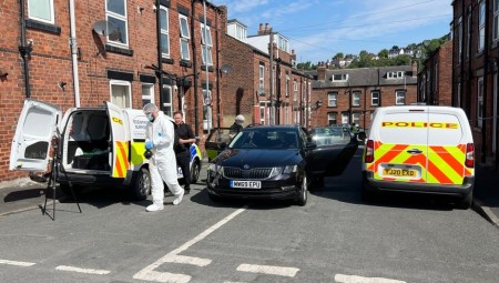 الشرطة البريطانية تحقق في وفاة سيدة بعد سماع الجيران صراخها في منزلها