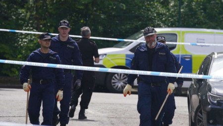 الشرطة البريطانية تلقي القبض على منفذ عملية طعت أفضت إلى مقتل مراهق وإصابة والدته